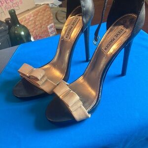 Steve Madden Black and Gold Women's Heels 9 brand new